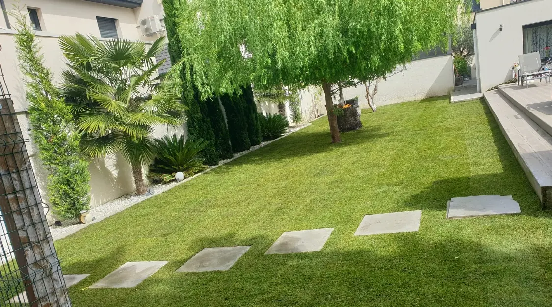 • Création & Entretien d'espace verts •